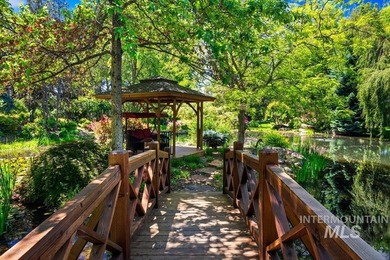 An extraordinary sanctuary of living & landscape, set on more - photo 44