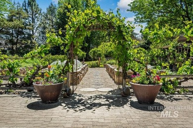 An extraordinary sanctuary of living & landscape, set on more - photo 45