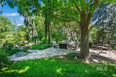 An extraordinary sanctuary of living & landscape, set on more - photo 48