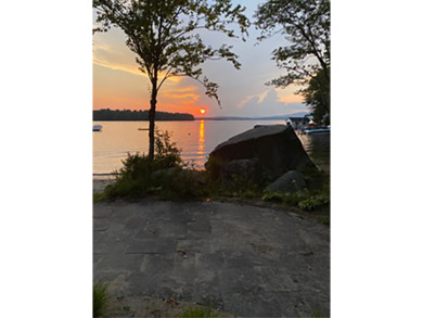 Winnipesaukee home with shared beach, day dock moorings and boat - photo 4