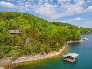 Merrell built Log Home on Lakefront with 2 slip boat dock that - Lake Home For Sale in Eureka Springs, Arkansas