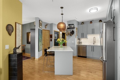 Spectacular 2-story condo offering style, comfort and space! - photo 12