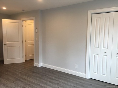 Gorgeously completely remodeled home! New kitchen with beautiful - photo 17