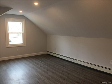 Gorgeously completely remodeled home! New kitchen with beautiful - photo 23