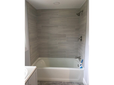 Gorgeously completely remodeled home! New kitchen with beautiful - photo 28