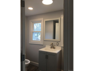 Gorgeously completely remodeled home! New kitchen with beautiful - photo 29