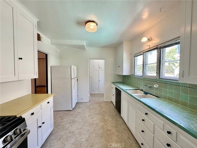 Welcome to La Casa Mariana, an exceptional Spanish-style triplex - photo 38