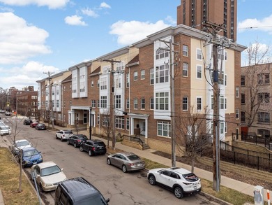 Spectacular 2-story condo offering style, comfort and space! - photo 38