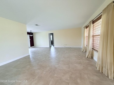 Beautifully maintained home, lovingly cared for and ready for - photo 9
