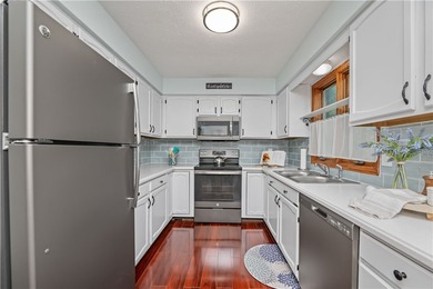 Meticulously maintained and move-in ready, this stunning - photo 17