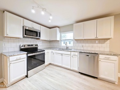 Rare Dual-Residence Gem: Two Fully Remodeled Homes on One Lot! - photo 16