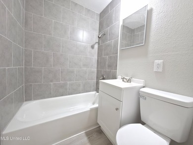 Rare Dual-Residence Gem: Two Fully Remodeled Homes on One Lot! - photo 31