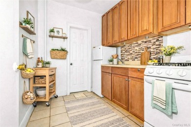 Welcome to Residence 2A at 211 East 88th Street - a charming - photo 4