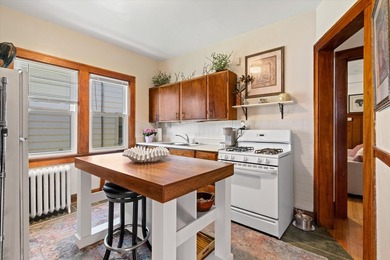 Large Shorewood duplex in a prime location near restaurants - photo 18