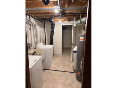 Freshly updated and full of charm, this spacious 4-bedroom - photo 18