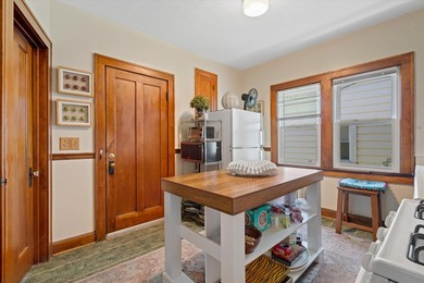Large Shorewood duplex in a prime location near restaurants - photo 19