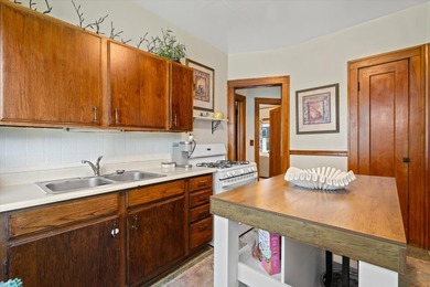 Large Shorewood duplex in a prime location near restaurants - photo 20