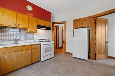 Large Shorewood duplex in a prime location near restaurants - photo 23