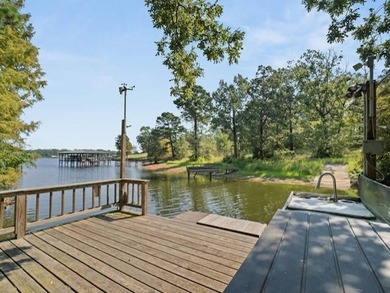 Lake Living at Its Finest! Discover this stunning 4-bedroom - photo 3