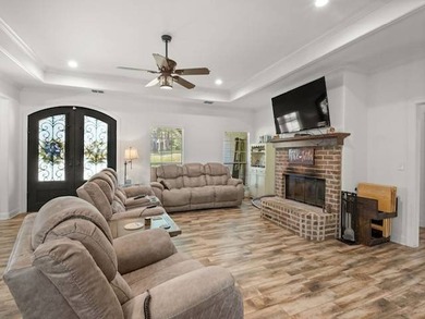 Lake Living at Its Finest! Discover this stunning 4-bedroom - photo 4