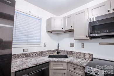 Renovated 2 bedroom, 2 bath townhome offering 1,200 square feet - photo 5