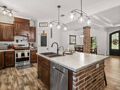 Lake Living at Its Finest! Discover this stunning 4-bedroom - photo 8