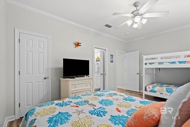 Calling all investors and dream home seekers! This exceptional - photo 36