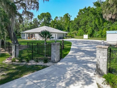 Lake Weir Home For Sale in Ocklawaha Florida