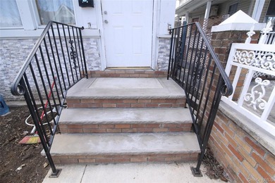 **Location! Location! Location!** This newly renovated large - photo 7