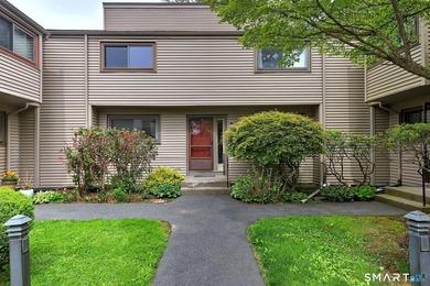 Welcome to this well maintained 2bedroom condo offering - photo 4