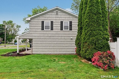 Welcome to 44 Barmore Drive West - a beautifully renovated home - photo 25