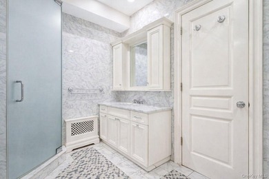 A rare opportunity to own a truly exceptional, fully detached - photo 12