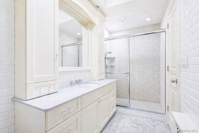 A rare opportunity to own a truly exceptional, fully detached - photo 15