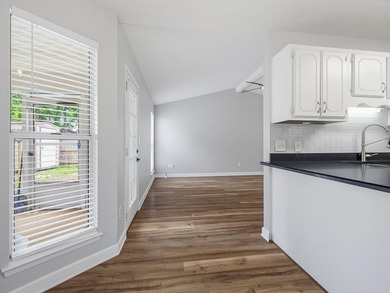 1565 Meadowbrook Ct brings together comfort, convenience, and - photo 18