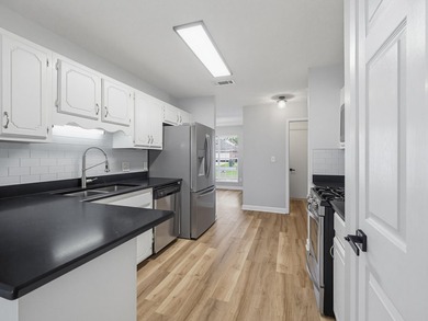1565 Meadowbrook Ct brings together comfort, convenience, and - photo 19