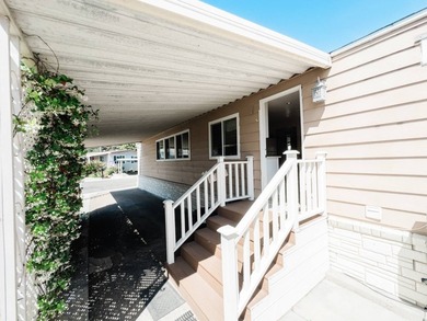 Welcome to this beautifully updated, move-in-ready 2-bedroom - photo 3