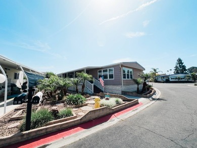 Welcome to this beautifully updated, move-in-ready 2-bedroom - photo 4