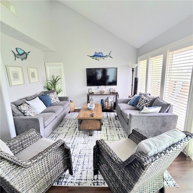 Location! Location! Location!! Beautifull 2-bedroom, 2-bath - photo 4