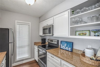 Location! Location! Location!! Beautifull 2-bedroom, 2-bath - photo 8