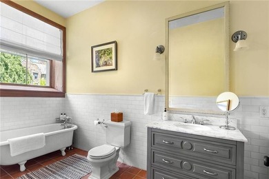 Designed by renowned architect Dudley Newton, this extraordinary - photo 14