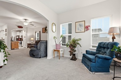 Welcome to this beautifully maintained 5-bedroom, 3.5-bath home - photo 15