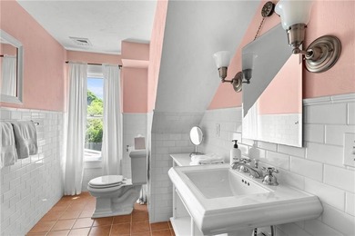 Designed by renowned architect Dudley Newton, this extraordinary - photo 16