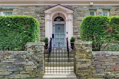 Designed by renowned architect Dudley Newton, this extraordinary - photo 17