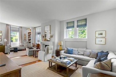 Designed by renowned architect Dudley Newton, this extraordinary - photo 19