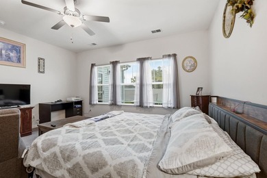 Welcome to this beautifully maintained 5-bedroom, 3.5-bath home - photo 20