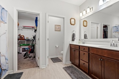 Welcome to this beautifully maintained 5-bedroom, 3.5-bath home - photo 21