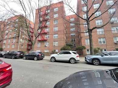 Heart of Flushing prime location nearby shops restaurants and - photo 1