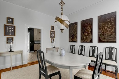 Designed by renowned architect Dudley Newton, this extraordinary - photo 21