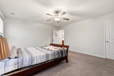 Welcome to this beautifully maintained 5-bedroom, 3.5-bath home - photo 24