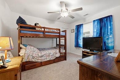 Welcome to this beautifully maintained 5-bedroom, 3.5-bath home - photo 26
